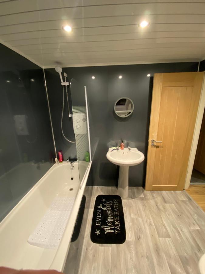 2 Bedroom Apartment In Saltcoats Town Beside The Seaside Kültér fotó